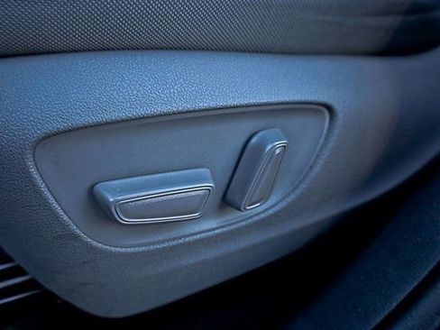 Used 2023 Toyota Highlander L image 34