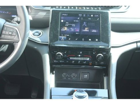 Used 2024 Jeep Grand Cherokee L Altitude AWD/4WD image 17