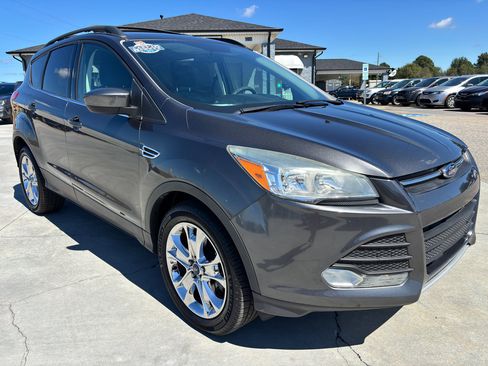 Used 2016 Ford Escape SE w/ Equipment Group 201A image 2