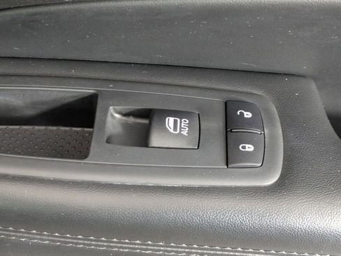Used 2019 Jeep Grand Cherokee Laredo RWD image 34