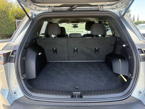Used 2025 Chevrolet Equinox LT FWD image 32