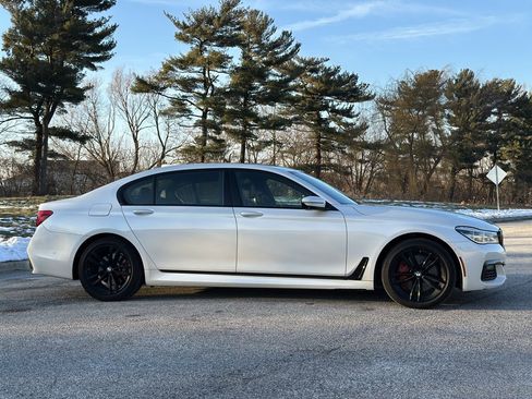 Used 2017 BMW 750i xDrive image 10