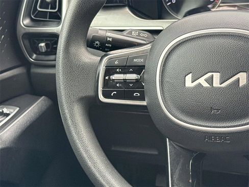 Used 2022 Kia Sorento LX image 13