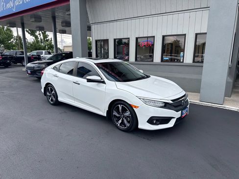 Used 2016 Honda Civic Touring image 2