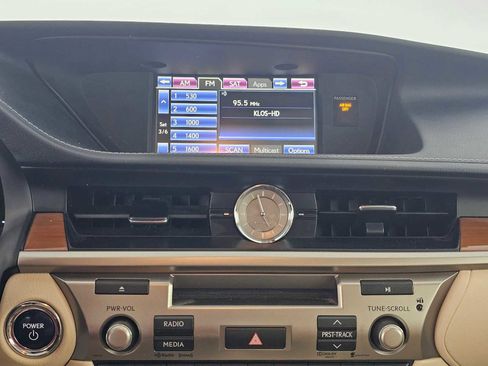 Used 2014 Lexus ES 300h w/ Luxury Package w/Bamboo Trim image 25