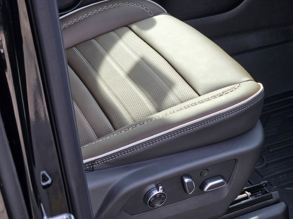 New 2027 GMC Yukon Denali Ultimate w/ LPO, Floor Liner Package AWD/4WD image 17