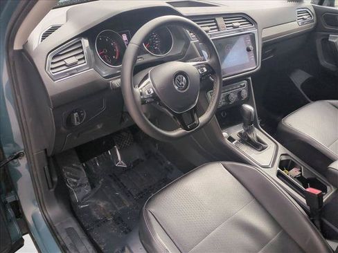 Used 2021 Volkswagen Tiguan SE FWD image 2