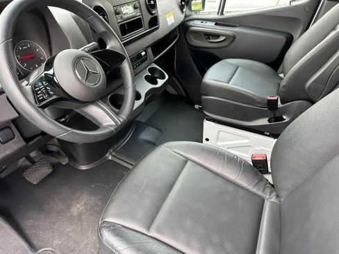 Used 2025 Mercedes-Benz Sprinter 2500 image 10