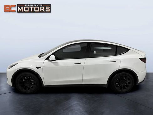 Used 2020 Tesla Model Y Long Range image 3