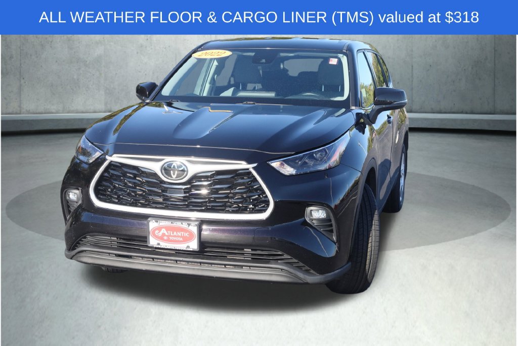 Used 2022 Toyota Highlander LE AWD/4WD image 4