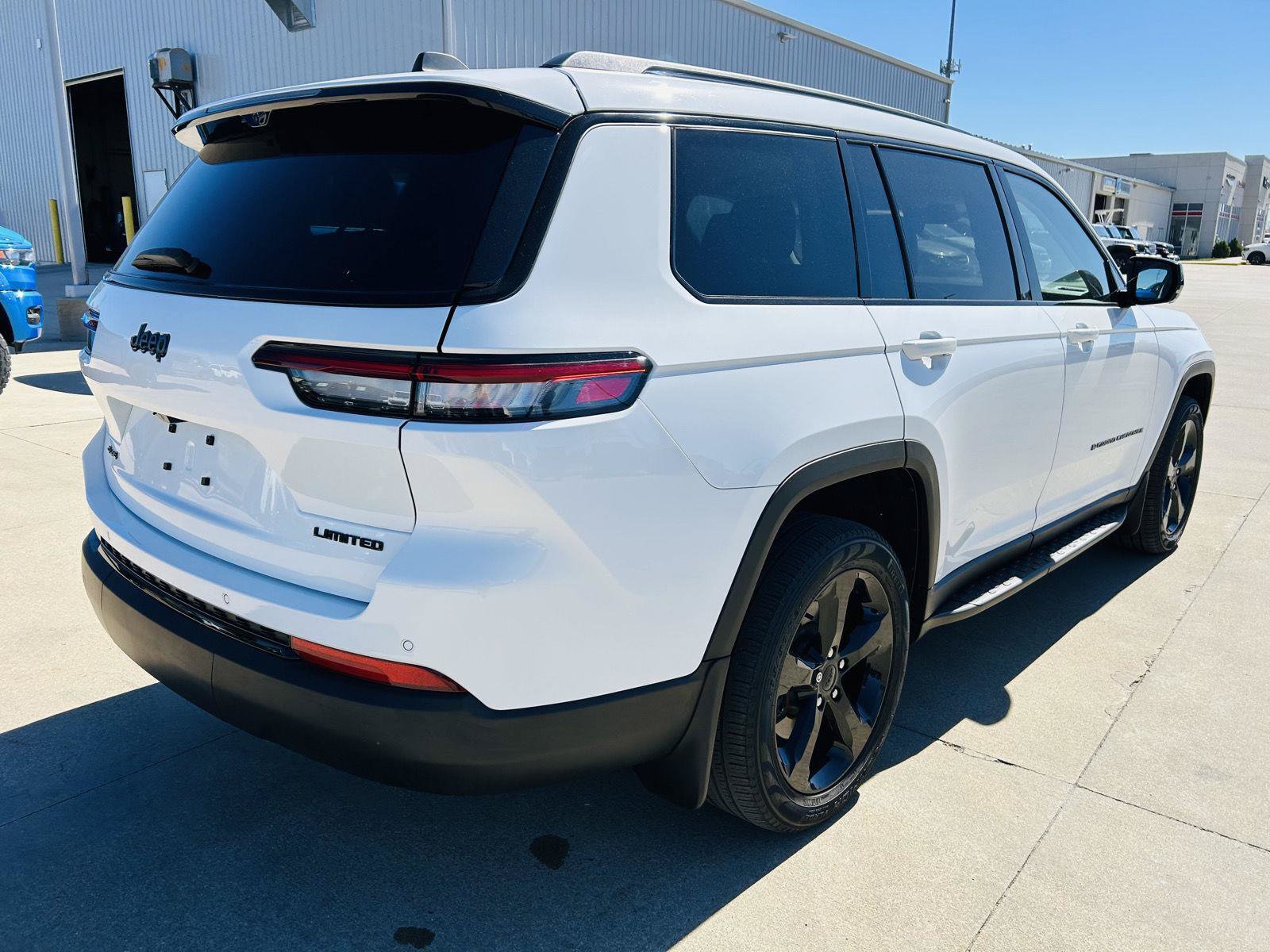 Used 2023 Jeep Grand Cherokee L Limited w/ Luxury Tech Group II AWD/4WD image 45