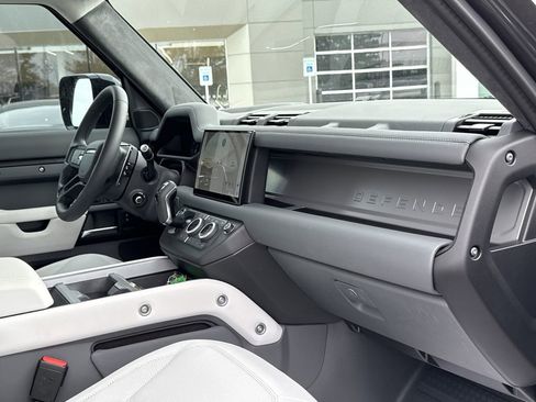 Used 2025 Land Rover Defender 110 V8 image 18