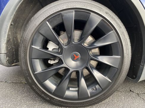 Used 2022 Tesla Model Y Long Range image 36