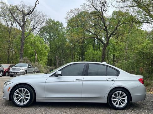 Used 2018 BMW 320i xDrive Sedan AWD/4WD image 2