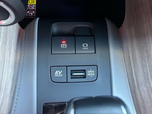Used 2024 Toyota Venza Limited AWD/4WD image 30