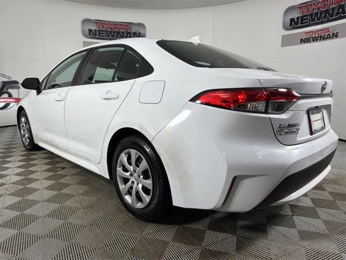 Used 2022 Toyota Corolla LE image 5