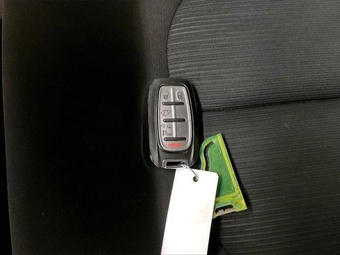 Used 2023 Chrysler Voyager LX image 34