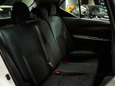 Used 2019 Nissan Kicks S image 9