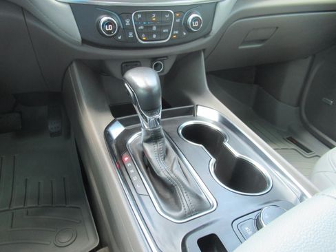 Used 2021 Chevrolet Traverse LT w/ LT Premium Package FWD image 26