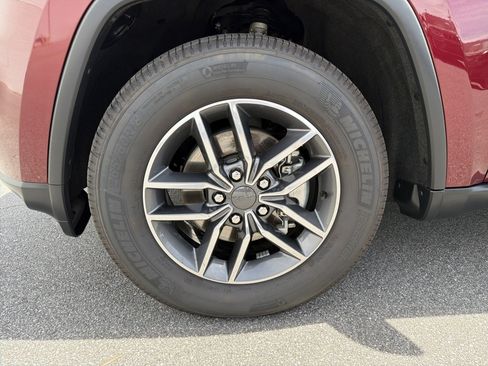 Used 2020 Jeep Grand Cherokee Laredo w/ 18" Wheel & 8.4" Radio Group RWD image 13