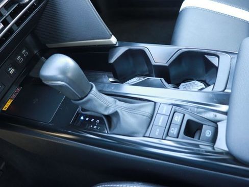 Used 2025 Toyota Camry SE image 17