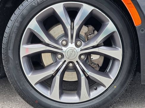 Used 2017 Chrysler Pacifica Limited FWD image 21