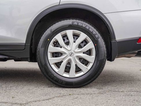 Used 2019 Nissan Rogue S image 8