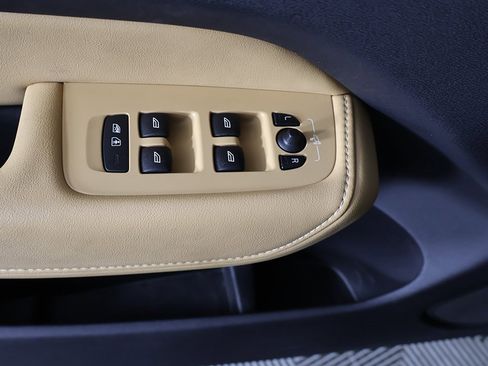 Used 2022 Volvo XC60 B6 Inscription w/ Climate Package image 36