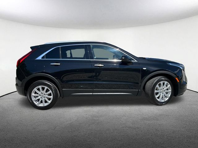 Used 2023 Cadillac XT4 Luxury w/ Cold Weather Package AWD/4WD image 18
