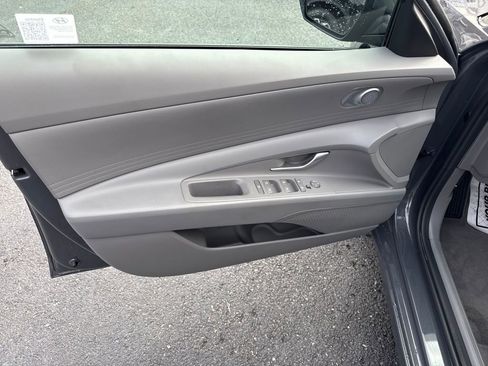 Used 2024 Hyundai Elantra SEL image 12