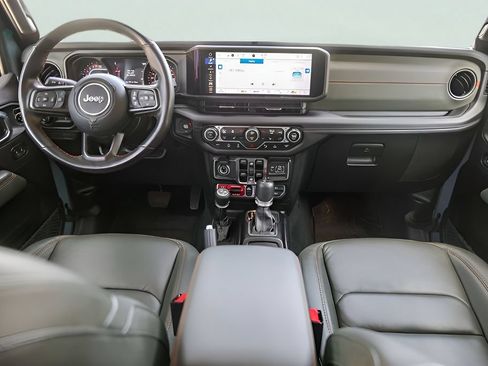 Used 2024 Jeep Gladiator Mojave AWD/4WD image 23