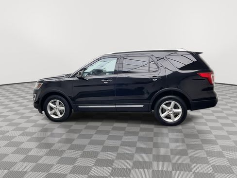 Used 2017 Ford Explorer XLT image 34