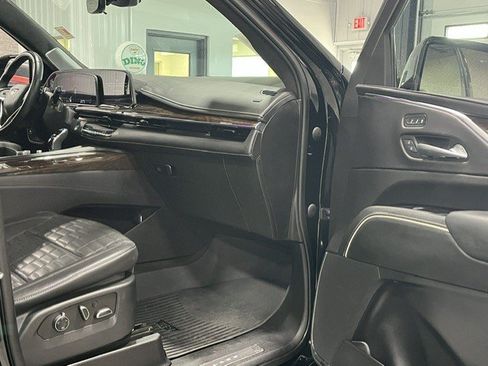 Certified 2023 Cadillac Escalade Sport Platinum w/ LPO, ONYX Package AWD/4WD image 9