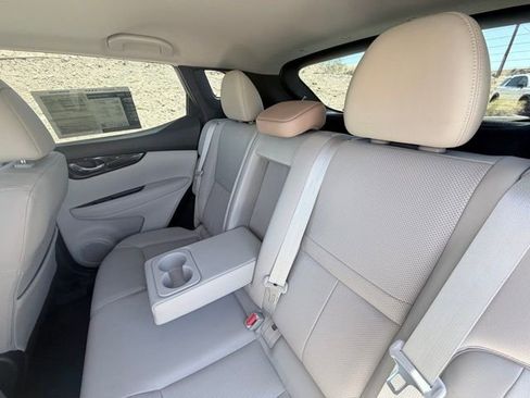 Used 2022 Nissan Rogue Sport SL w/ Premium Package image 30