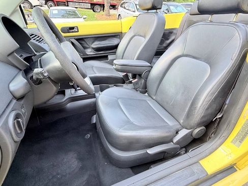 Used 2007 Volkswagen Beetle Convertible w/ Package 1 FWD image 32