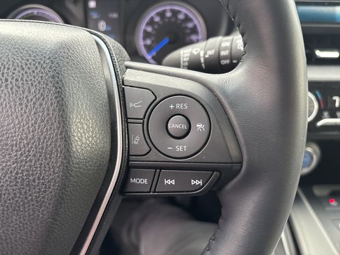 Used 2022 Toyota Venza LE image 20