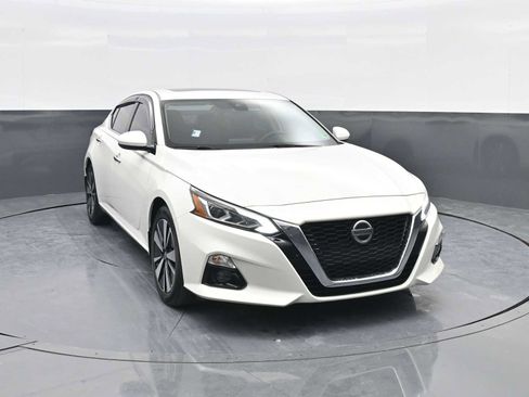 Used 2021 Nissan Altima 2.5 SL image 1