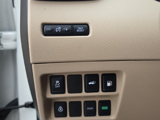 Used 2018 Nissan Rogue SV w/ Sun & Sound Touring Package FWD image 29