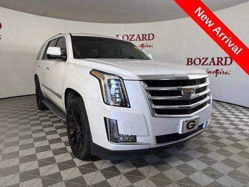 Used 2018 Cadillac Escalade Luxury AWD/4WD image 1