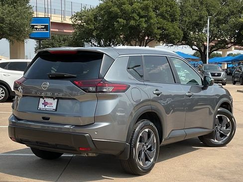 Used 2025 Nissan Rogue SV w/ SV Premium Package FWD image 5