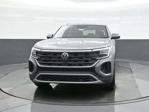 New 2026 Volkswagen Atlas Cross Sport SE image 2