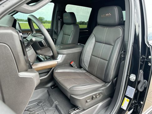 Used 2025 Chevrolet Silverado 3500 High Country w/ Technology Package AWD/4WD image 11