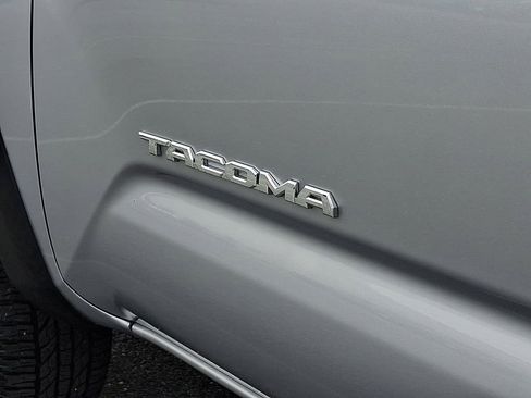 Used 2019 Toyota Tacoma TRD Off-Road AWD/4WD image 32