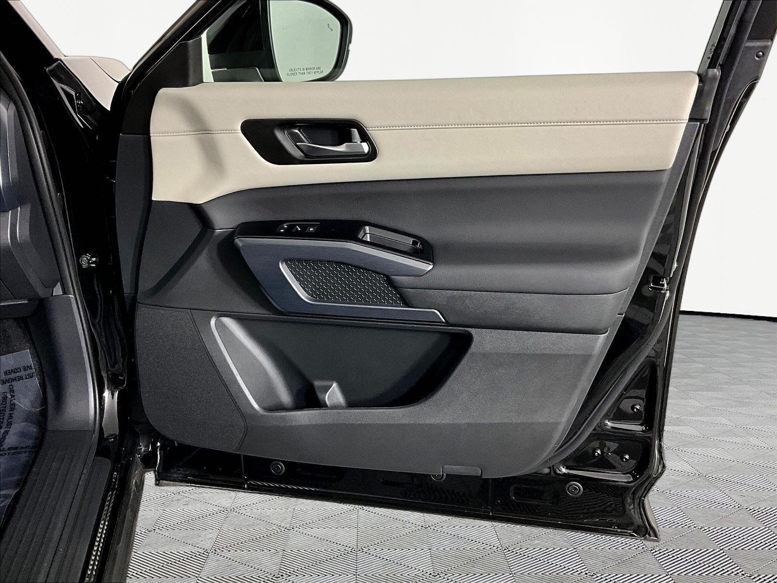 Certified 2025 Nissan Pathfinder SL AWD/4WD image 28