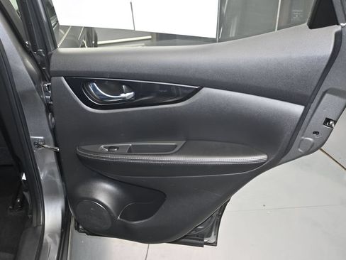 Used 2019 Nissan Rogue Sport SV AWD/4WD image 18