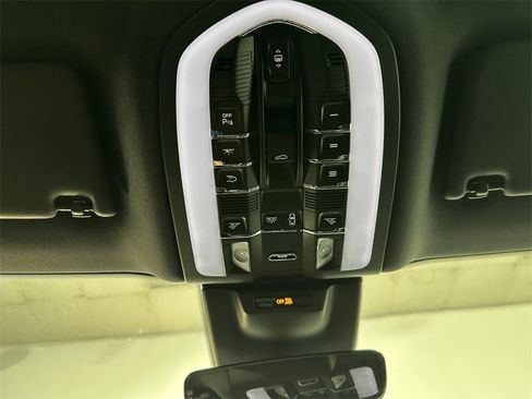 Used 2023 Porsche Macan S image 26