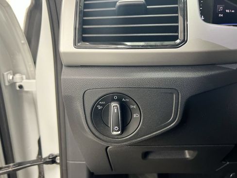 Used 2022 Volkswagen Atlas Cross Sport SE FWD image 18