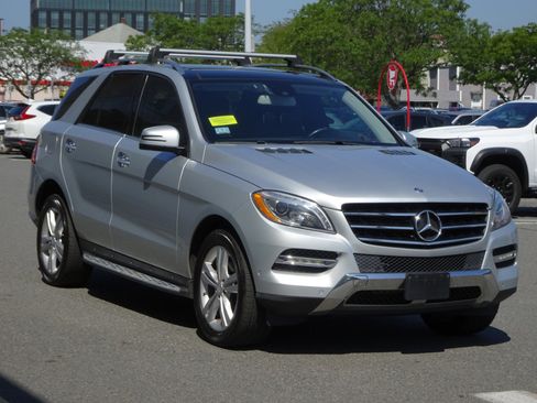 Used 2014 Mercedes-Benz ML 350 4MATIC 4dr ML 350 image 3
