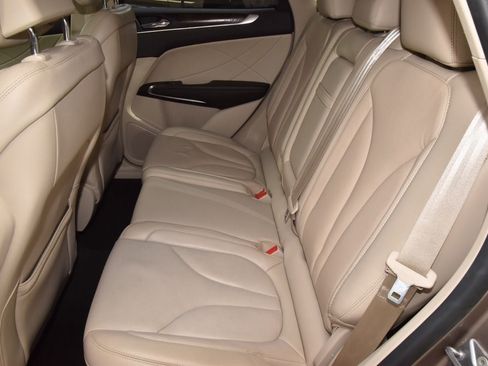 Used 2019 Lincoln MKC Reserve w/ MKC Technology Package FWD image 14