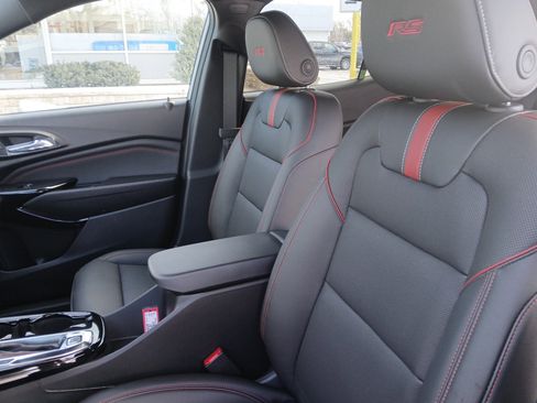 New 2026 Chevrolet Trax RS w/ Sunroof Package image 20